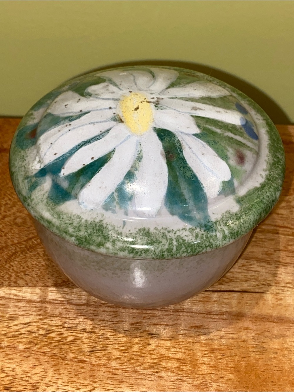 Highland Stoneware Scotland Daisy Trinket Dish with Lid (repaired / glued)